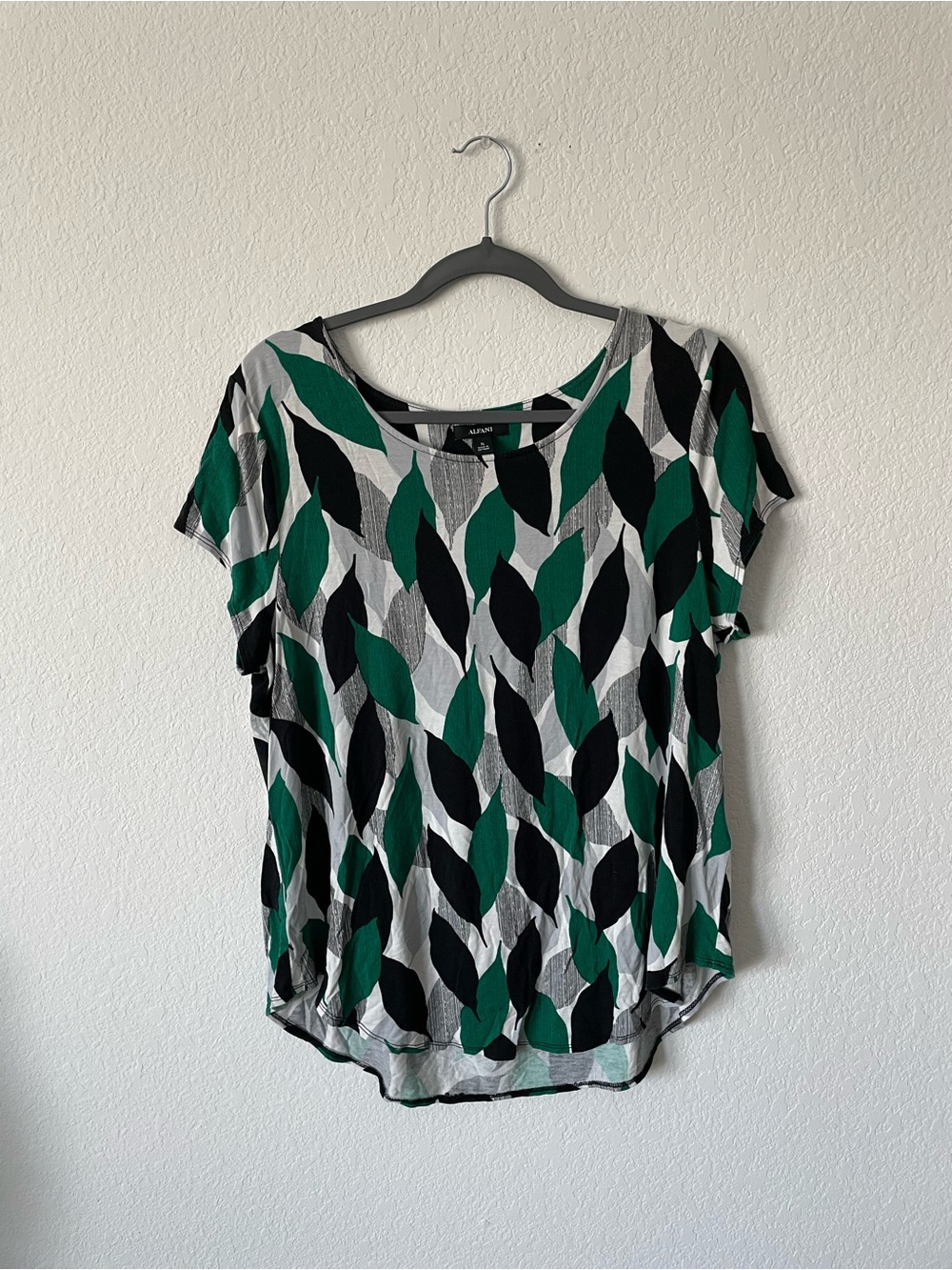 Alfani Green Black White Leaf-Print Short Sleeve Tee